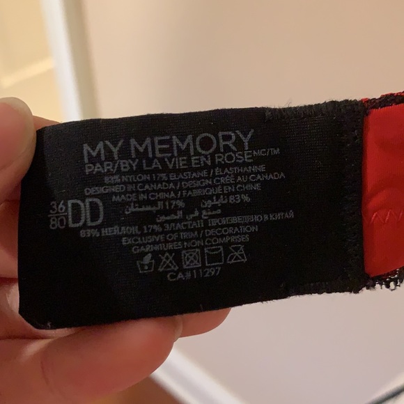 Sexy red lace bra - Picture 3 of 3